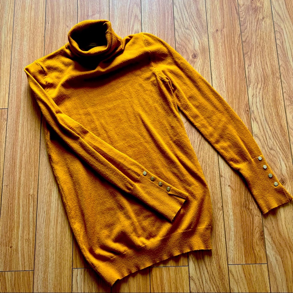 Active USA • Turtle neck sweater
